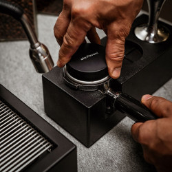 La Pavoni Leveler – Professionaalne kohvi jaotaja (must)