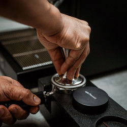 La Pavoni Leveler – Professionaalne kohvi jaotaja (must)